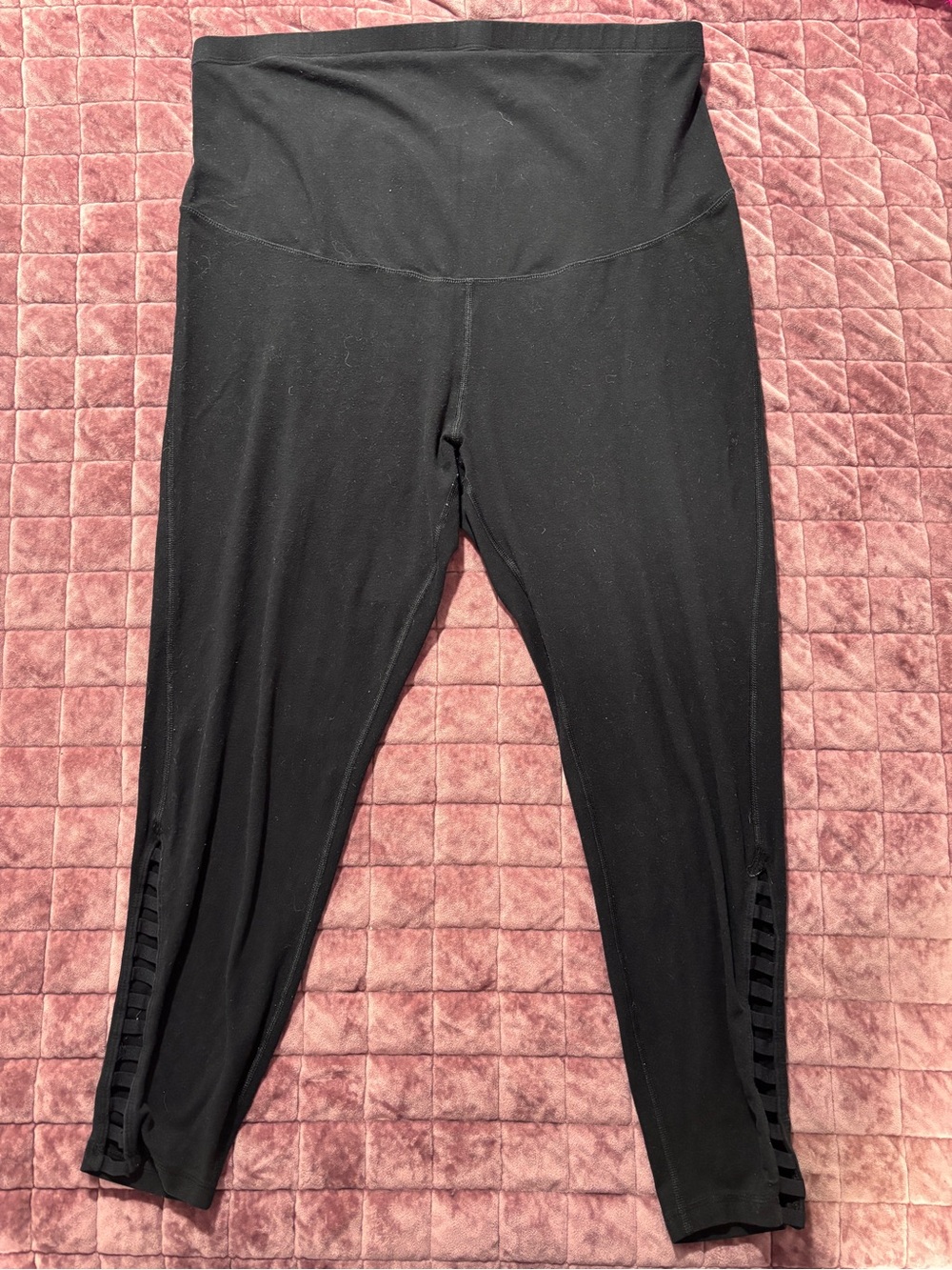Maternity leggings with Side Cutout Detail